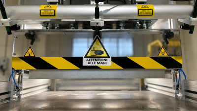 Zone de travail de la machine de soudage HF Série TBF